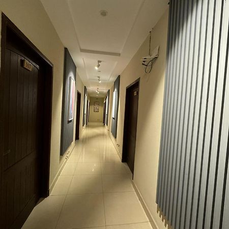 Shelton Boulevard Hotel Lahore Extérieur photo