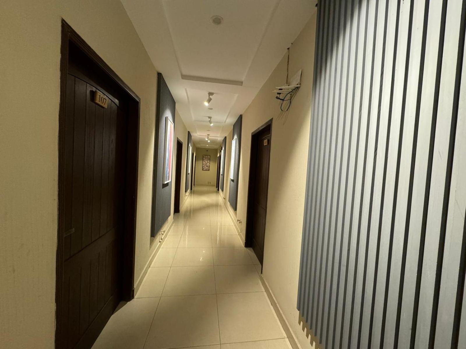 Shelton Boulevard Hotel Lahore Extérieur photo