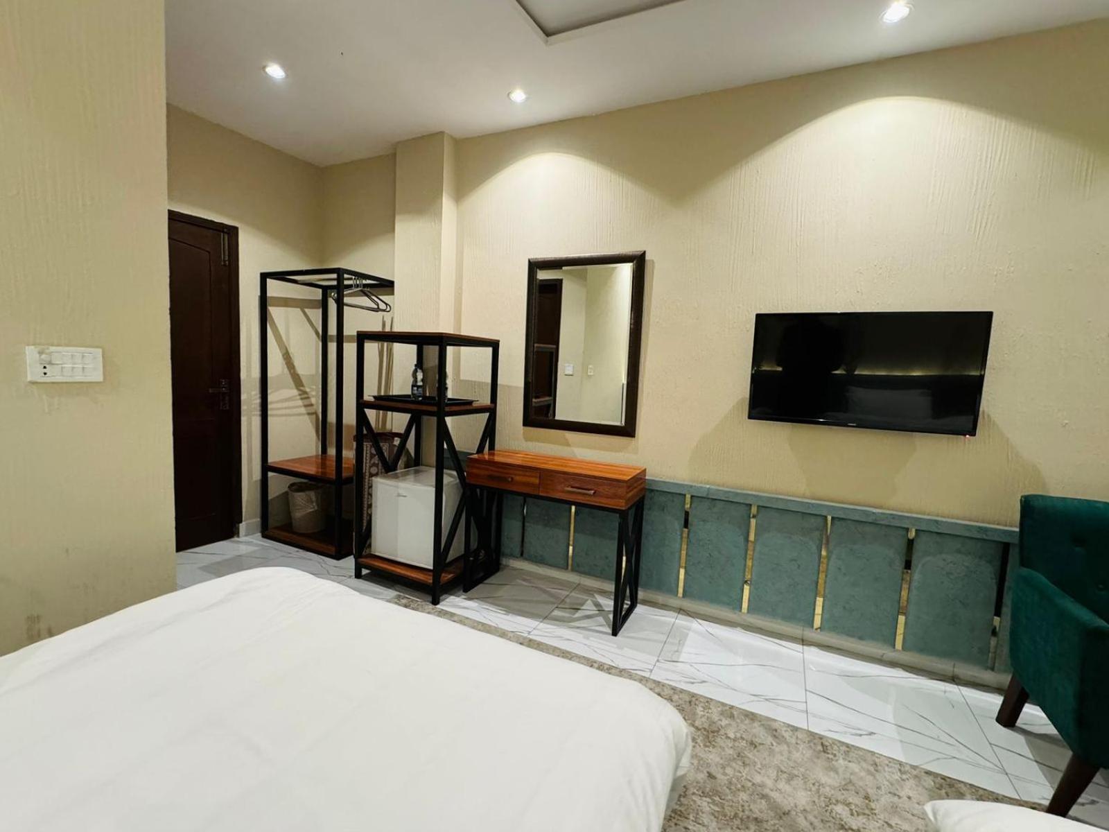 Shelton Boulevard Hotel Lahore Extérieur photo