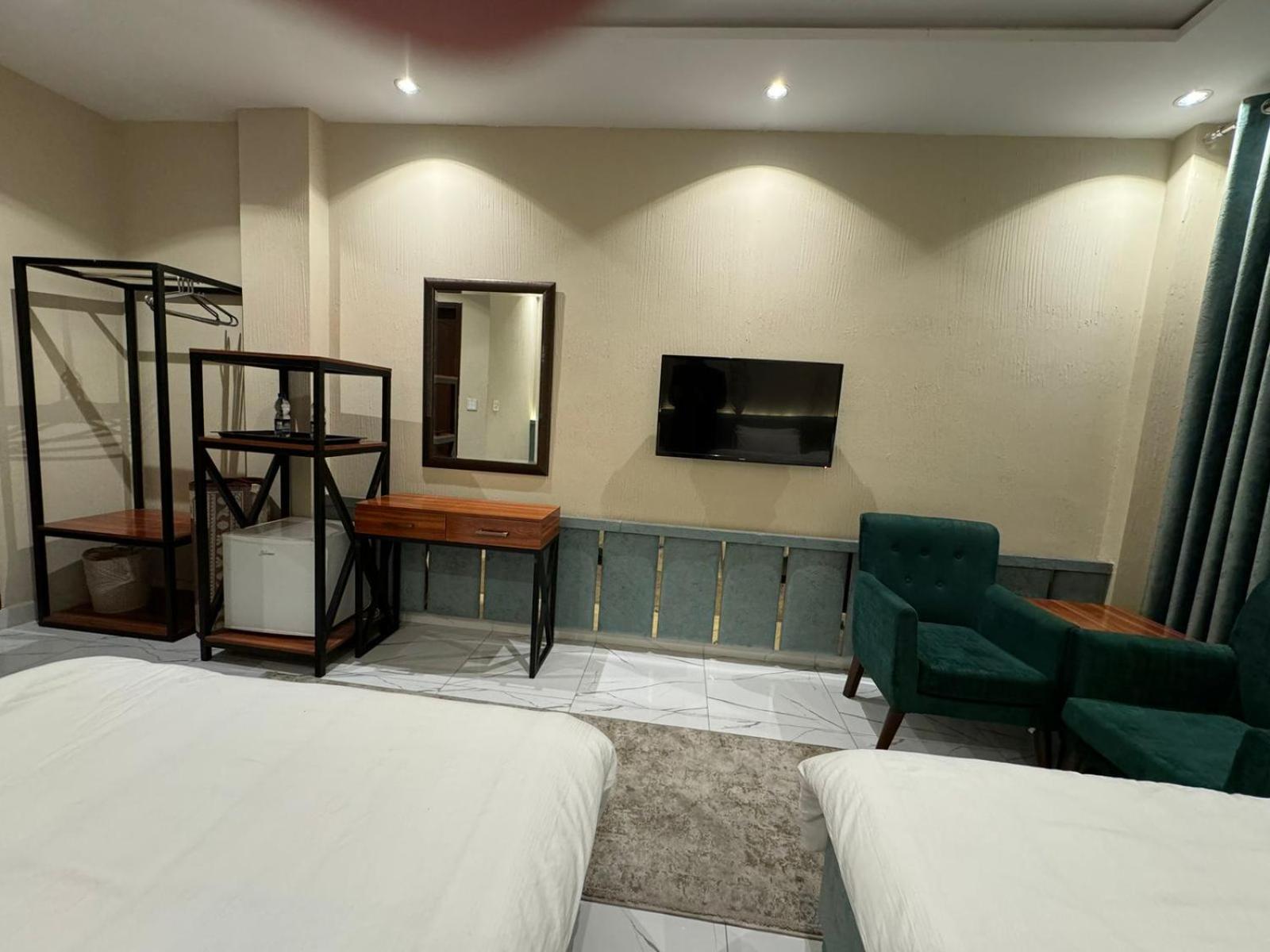Shelton Boulevard Hotel Lahore Extérieur photo
